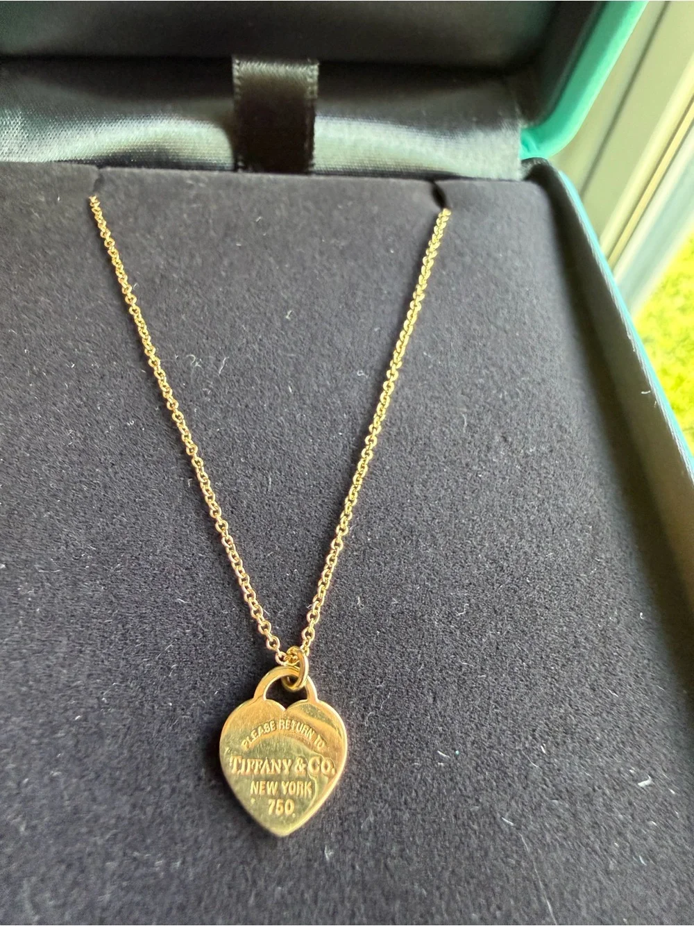 Tiffany & Co. 18k Gold Heart Pendant mini Necklace - Picture 2 of 4
